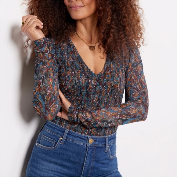 Evereve Kate Printed Smocked Mesh Top NWT Medium - Picture 2 of 13